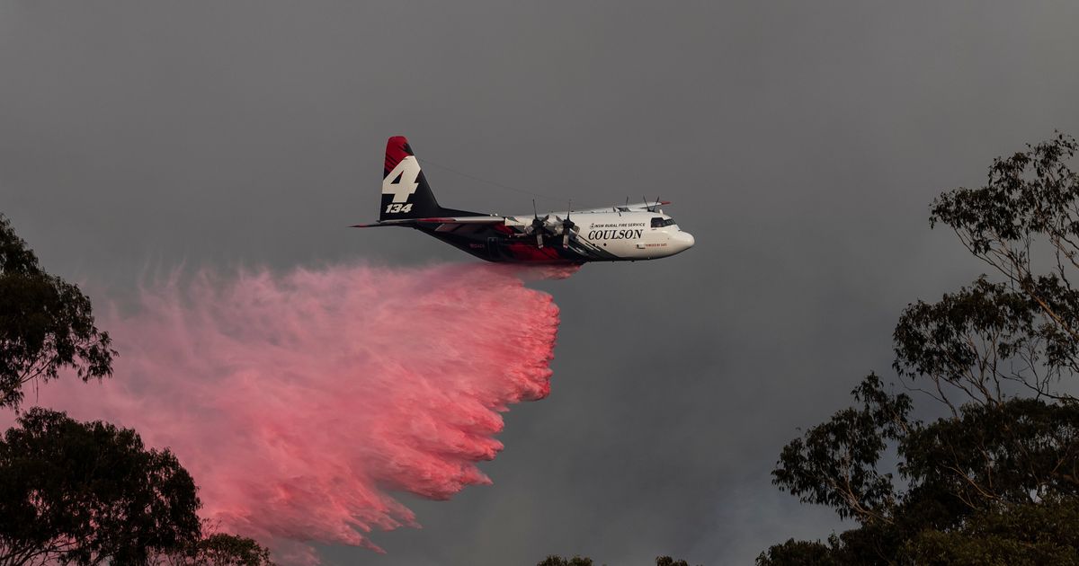 Australian Air Tanker Feared Crashed While Fighting Bushfires ...