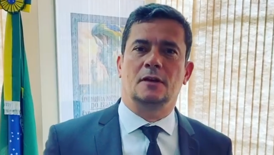 Após Bolsonaro admitir que considera enfraquecer ministério, Moro cria conta no