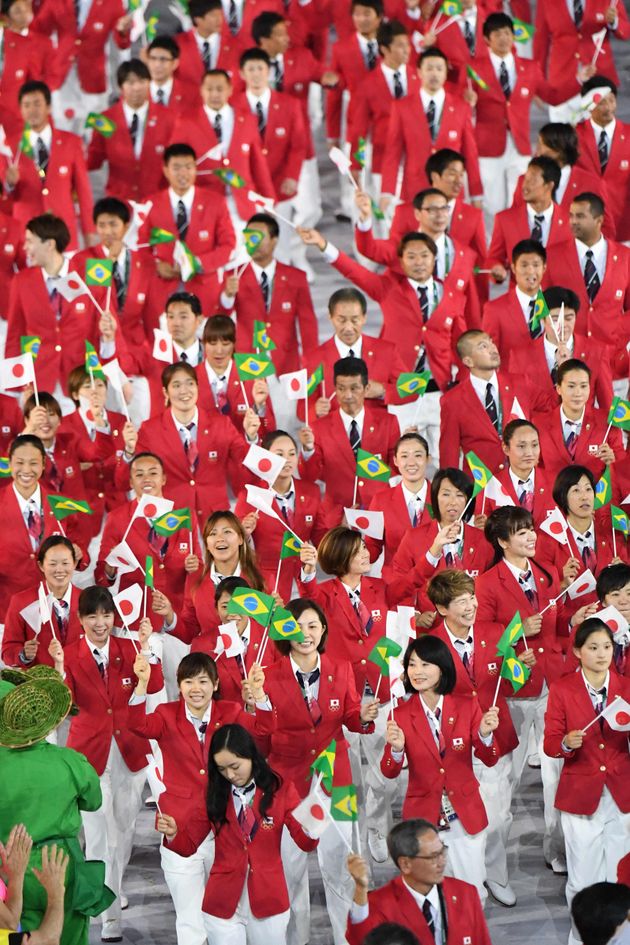 リオデジャネイロ五輪の開会式で入場行進する卓球女子の福原愛ら日本選手団（2016年）