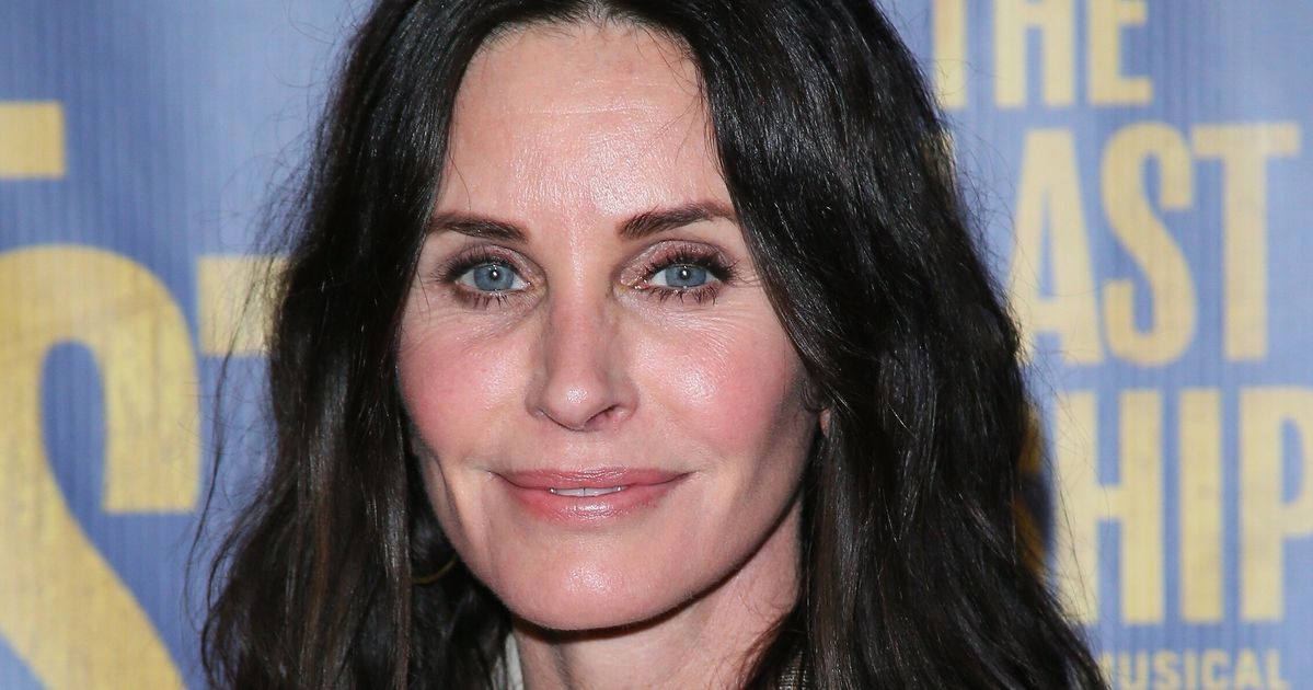 Courteney Cox Gets Friends Fans Misty Eyed With Behind The Scenes Snap