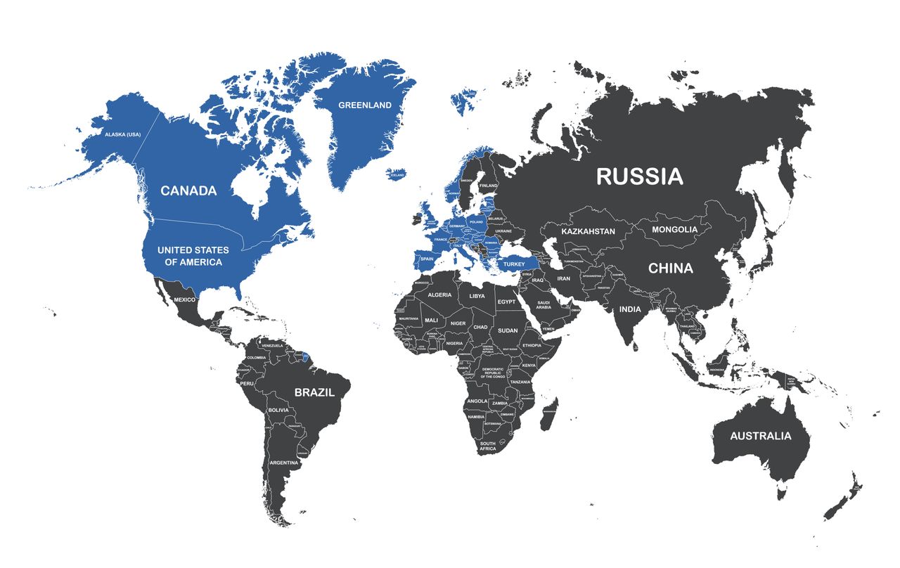 Τα κράτη μέλη του ΝΑΤΟ με μπλε χρώμα.