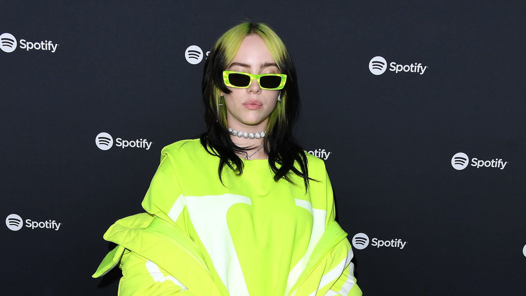 Les looks les plus éclatés de Billie Eilish | HuffPost Vivre