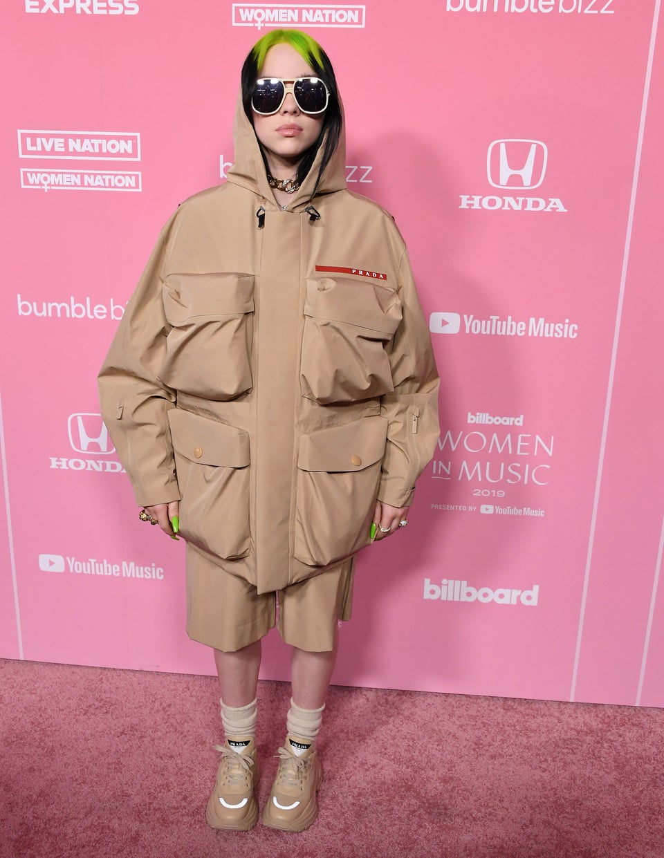 Les looks les plus éclatés de Billie Eilish | HuffPost Vivre