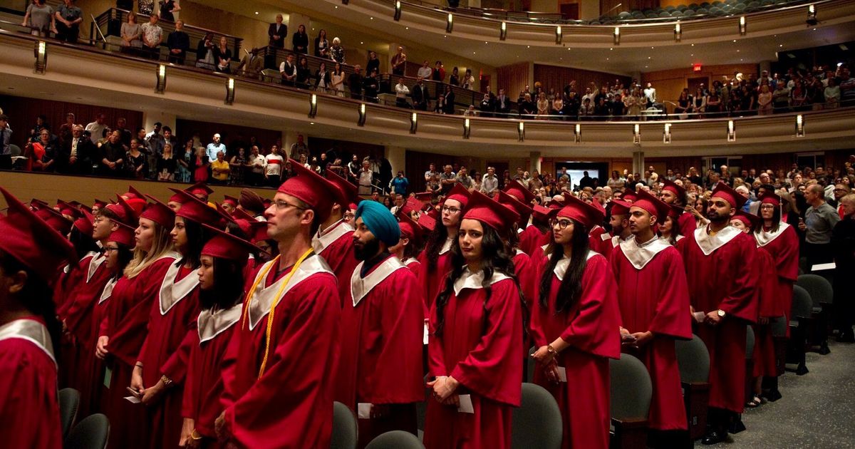 アルバータ州は、パフォーマンスベースの高等教育への移行を進めています。それはどういう意味ですか？