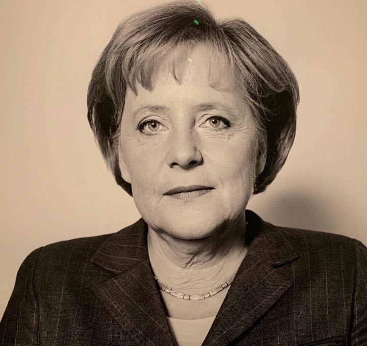 angela merkel come non l avete mai vista protagonista inconsapevole di uniform l huffpost