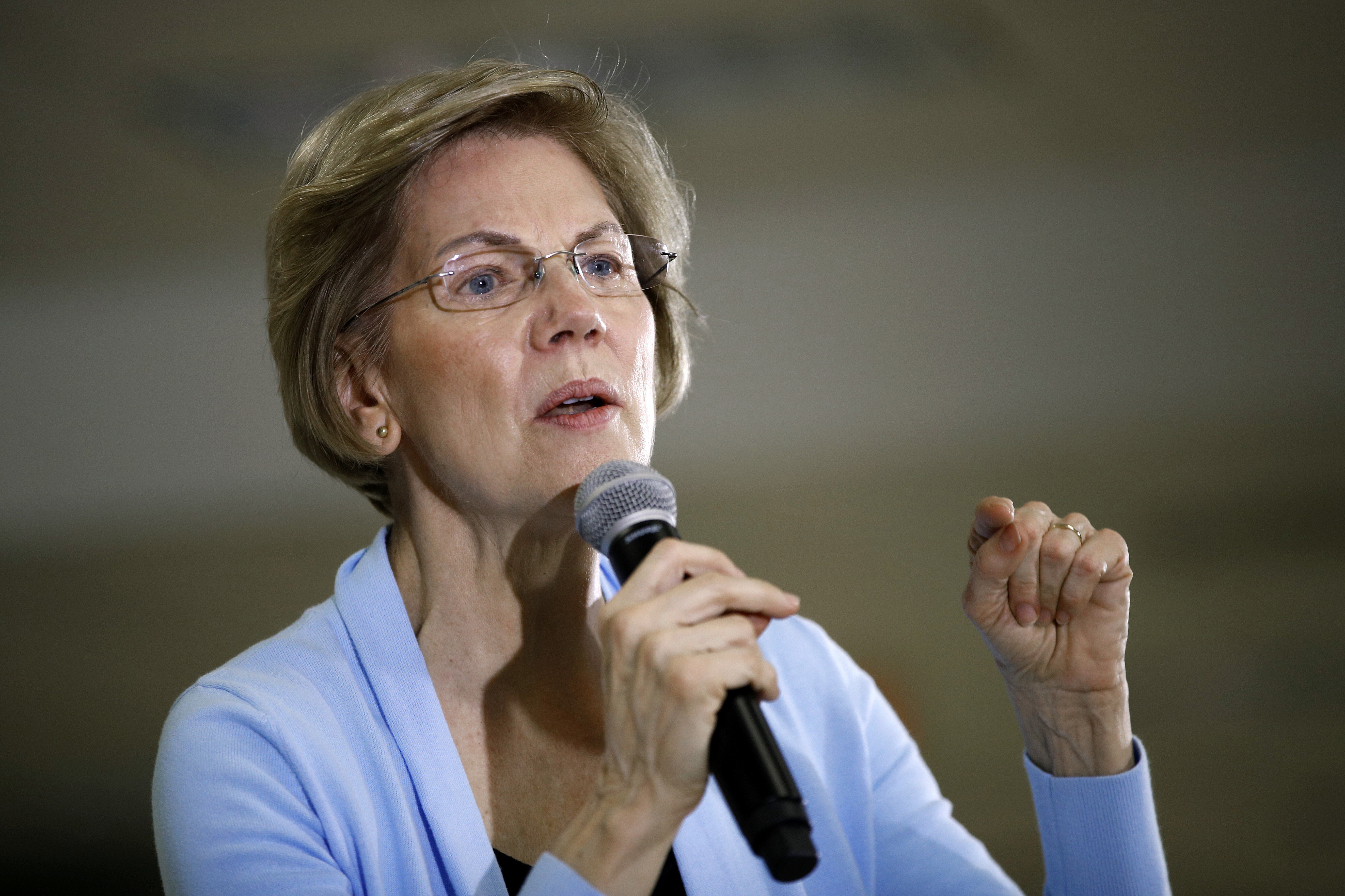 Des Moines Register Endorses Elizabeth Warren Ahead Of Iowa Caucuses