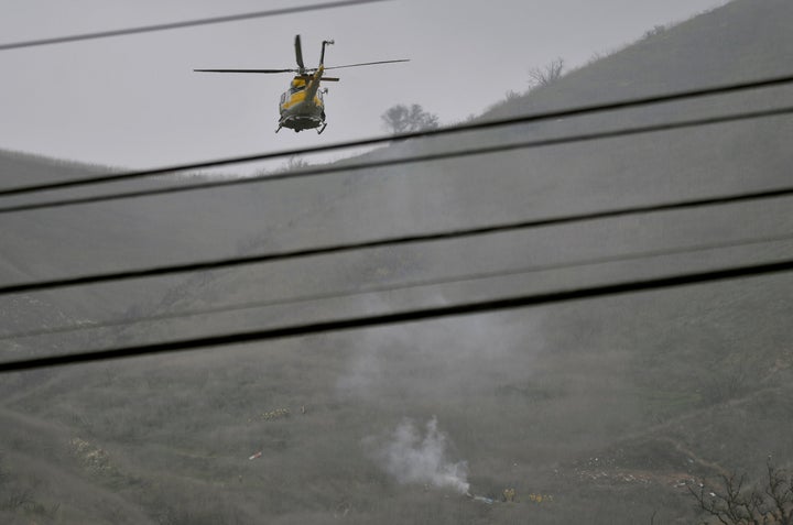 Οι πρώτες εικόνες από το σημείο της συντριβής του ελικοπτέρου όπου έχασε τη ζωή του ένας από τους πλέον αγαπημένους αθλητές στις ΗΠΑ και στον κόσμο. Ο Κόμπι Μπράιαντ. 26 Ιανουαρίου 2020. REUTERS/Gene Blevins