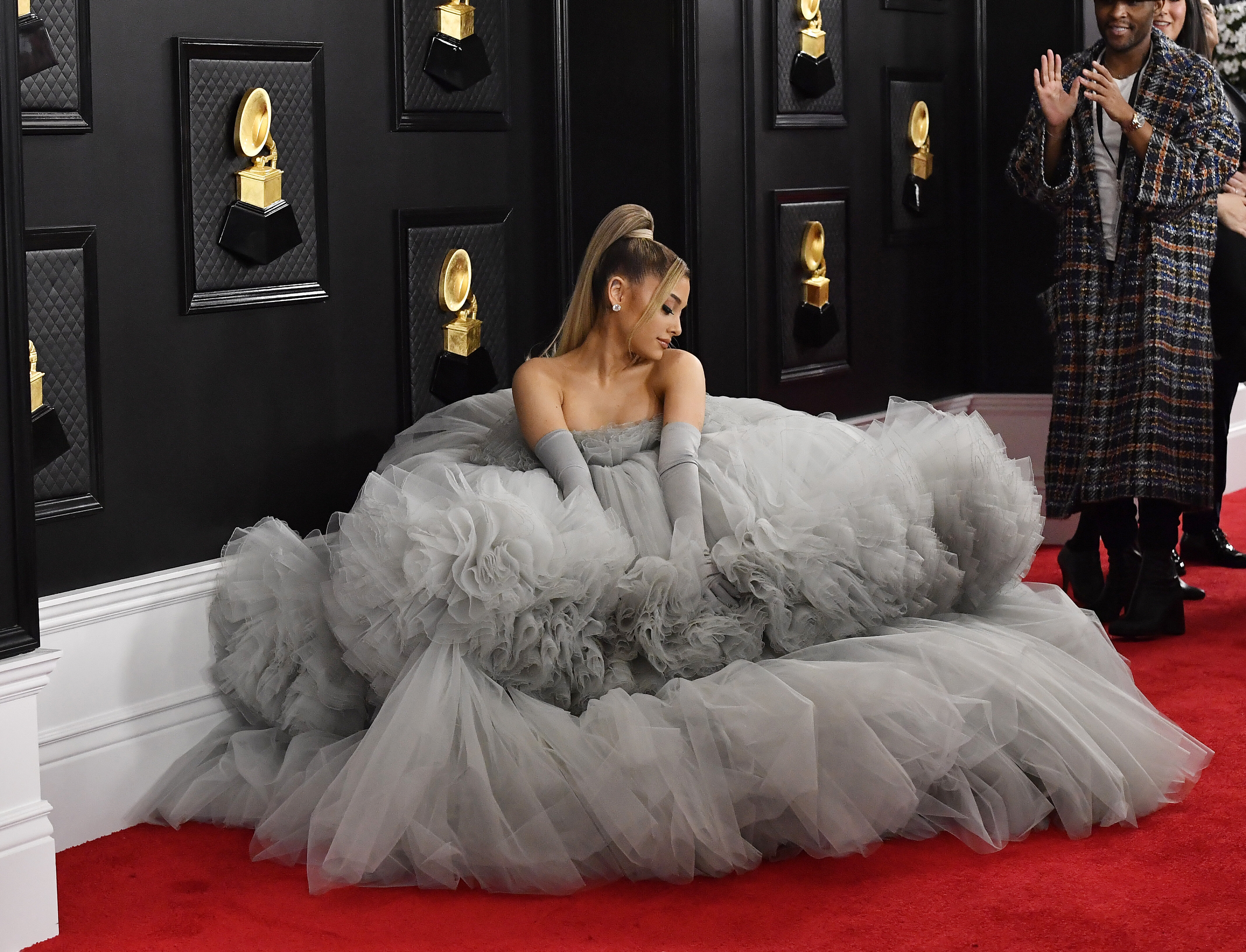 ariana grande grammy dress