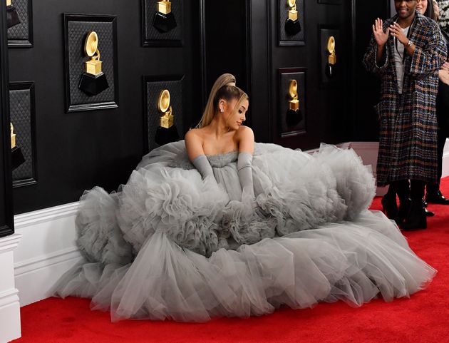 Ariana Grande Reveals Outfit Change With Second Grey Gloved Grammys Look Huffpost