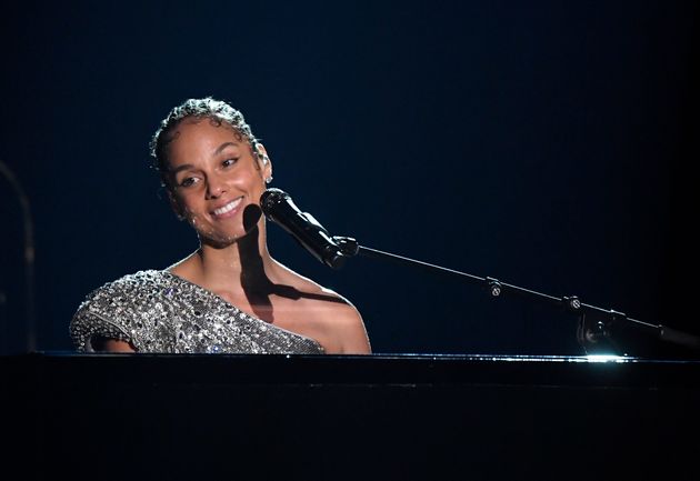 Alicia Keys Jabs Trump During Grammy Awards Song Says Cardi B Should Replace Him Huffpost