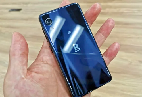 Rakuten - Rakuten Mini Rakutenモバイル 楽天モバイルの超小型スマホ「Rakuten Mini」に触れる どんな人