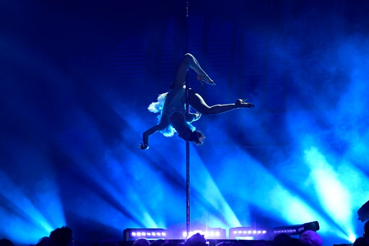 FKA Twigs shows off her skills on the Grammys stage