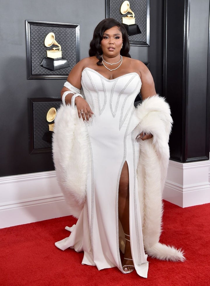 Η Lizzo με Versace.