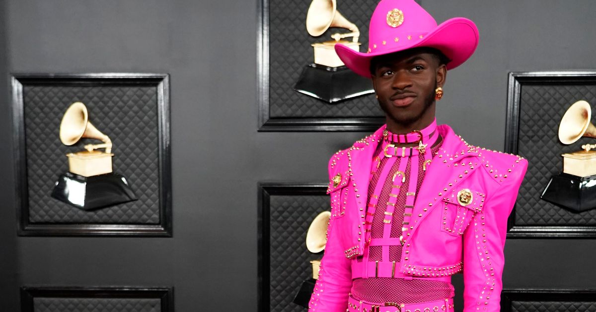 Имамбек грэмми. Lil nas x Grammy 2020. Lil nas Grammy 2020. Lil nas x Grammy.