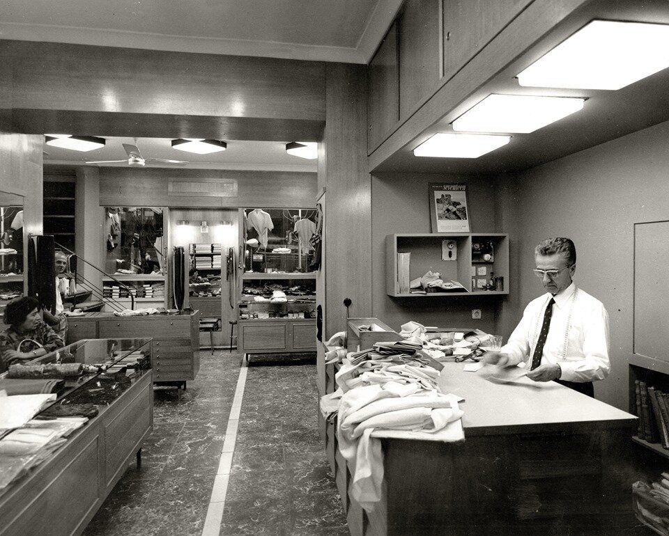 Ο Χριστάκης στο ομώνυμο κατάστημα (1965)