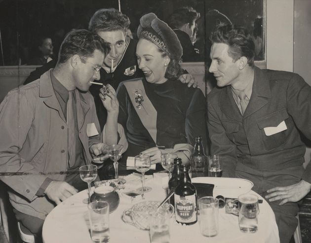 Lady Iris Mountbatten, centre, at a party for servicemen hosted by the Hotel Delmonico in New York, on Jan. 9, 1947.