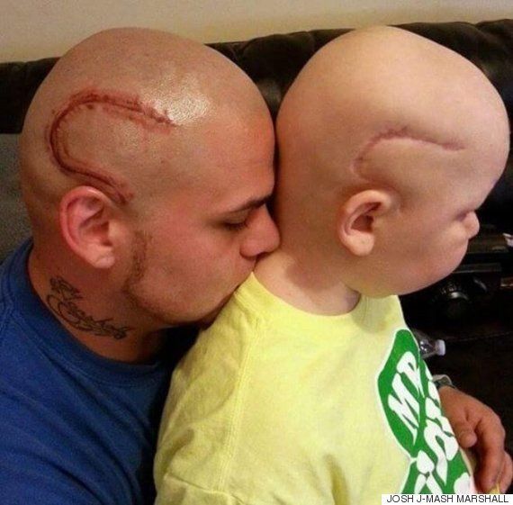 이 아빠가 머리에 문신을 한 이유는 오로지 아들을