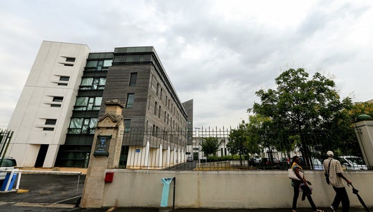 Le docteur de Vincent Lambert relaxé à Reims de “non-assistance à personne en