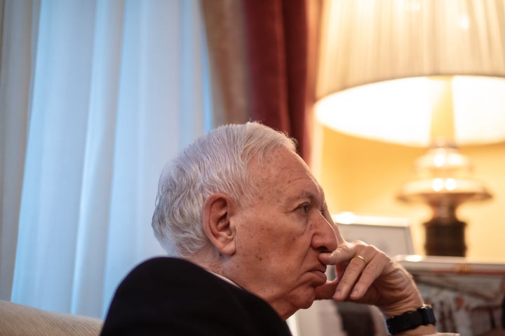 Margallo, en el salón de su domicilio madrileño