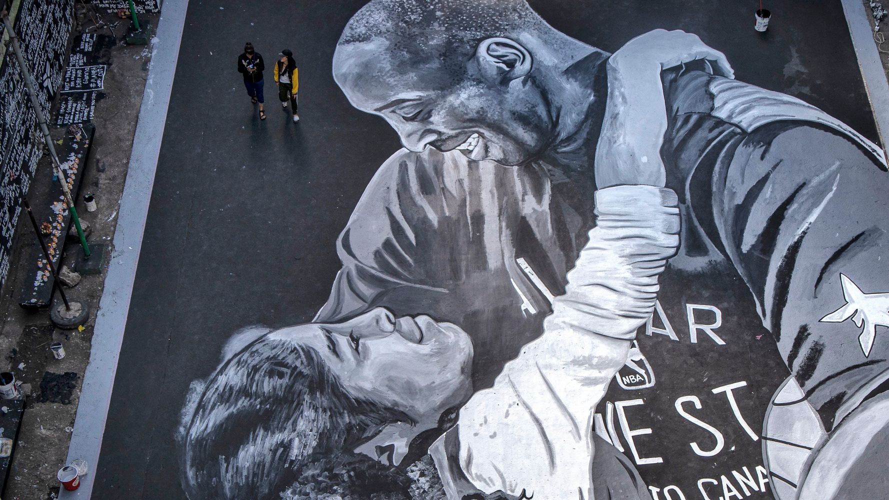 Kobe Bryant Daughter Gianna Honored With Basketball Court Mural In Metro Manila Huffpost