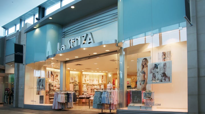 La boutique La Senza au Carrefour Laval, à Laval, au Québec.