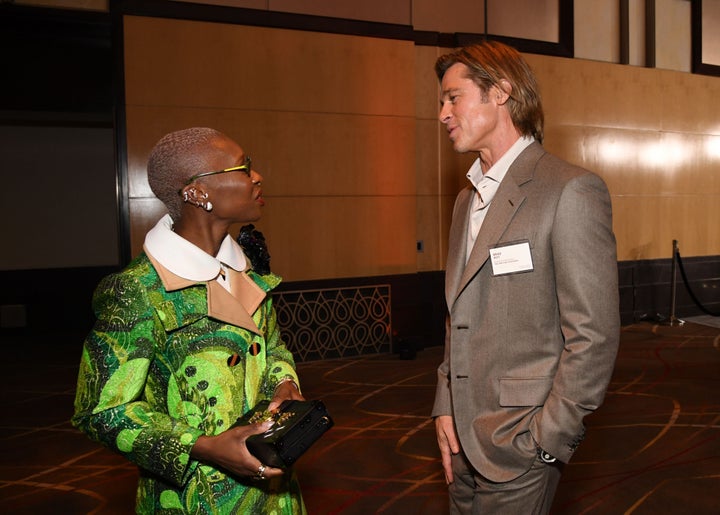 Los actores Brad Pitt y Cynthia Erivo, en el almuerzo de nominados a los Oscar.