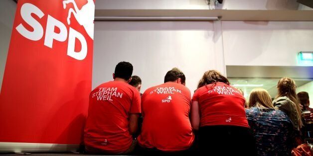 Supporters wait during the Social democratic SPD electoral party on October 15, 2017 in Hanover. / AFP PHOTO / RONNY HARTMANN (Photo credit should read RONNY HARTMANN/AFP/Getty Images)