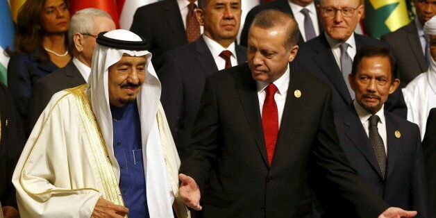 Turkish President Tayyip Erdogan and King Salman of Saudi Arabia (L) are pictured during a family photo session at the Organisation of Islamic Cooperation (OIC) Istanbul Summit in Istanbul, Turkey April 14, 2016. REUTERS/Murad Sezer