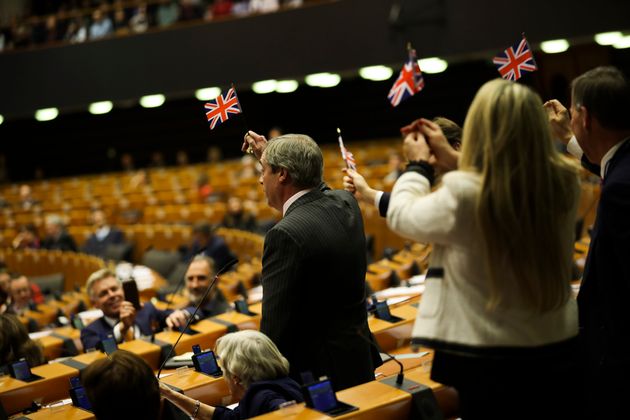 Brexit: Το Ευρωπαϊκό Κοινοβούλιο αποχαιρέτησε με δάκρυα τη Βρετανία από την