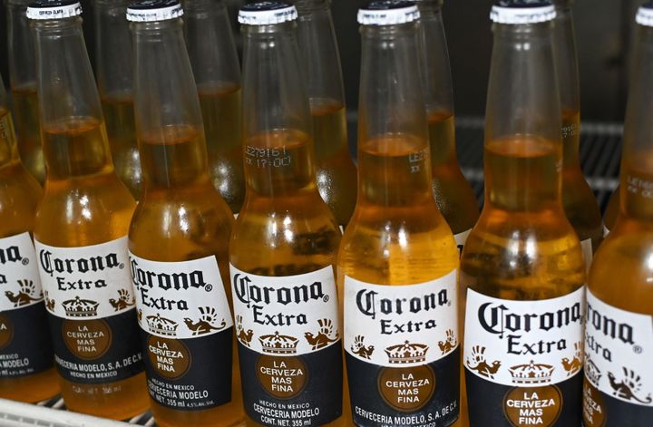 Photo de bouteilles de bière mexicaine Corona, prise à Mexico le 4 juin 2019 (photo d'archives)