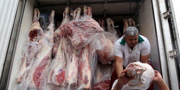 Workers unload packed meat from a truck in Sao Paulo, June 3, 2015. Russia on May 27, 2015, banned the import of meat from 10 Brazilian processing plants starting on June 9, but the world's top beef exporter said the ban will not impact trade. Russia, the second biggest importer of Brazilian beef in 2014 after Hong Kong and a major importer of the country's pork, regularly bans imports from Brazilian meat packers. REUTERS/Paulo Whitaker