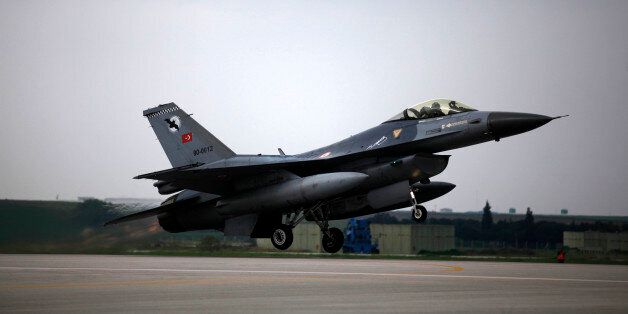 A Turkish Air Force F16 jet fighter takes off from an air base during a military exercise in Bandirma, Balikesir province April 9, 2010. REUTERS/Umit Bektas (TURKEY - Tags: MILITARY)