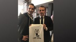 Macron prend la pose avec un tee-shirt dénonçant les violences