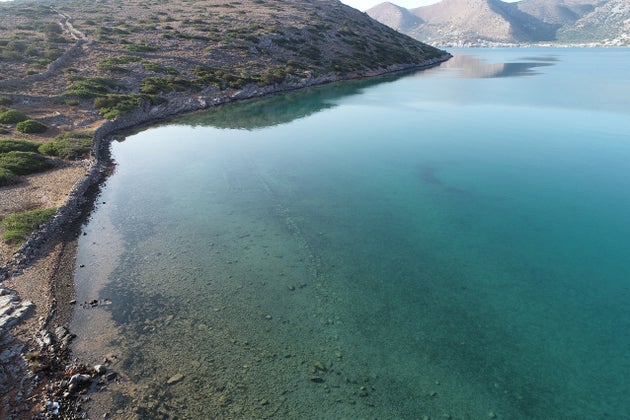 Άποψη των βυθισμένων δομών στον όρμο Βαθύ της χερσονήσου της Κολοκύθας