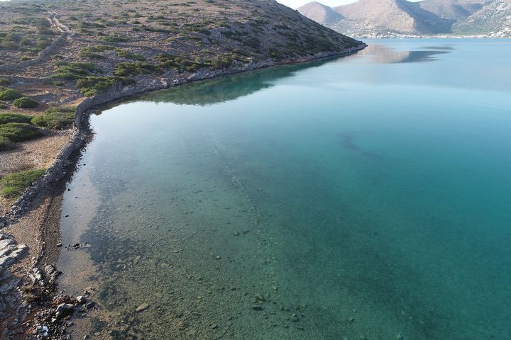 Άποψη των βυθισμένων δομών στον όρμο Βαθύ της χερσονήσου της Κολοκύθας