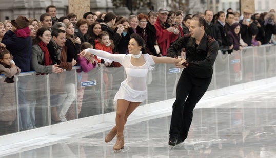 L’ex-entraîneur de Sarah Abitbol concède des relations “intimes inappropriées” et lui présente “ses