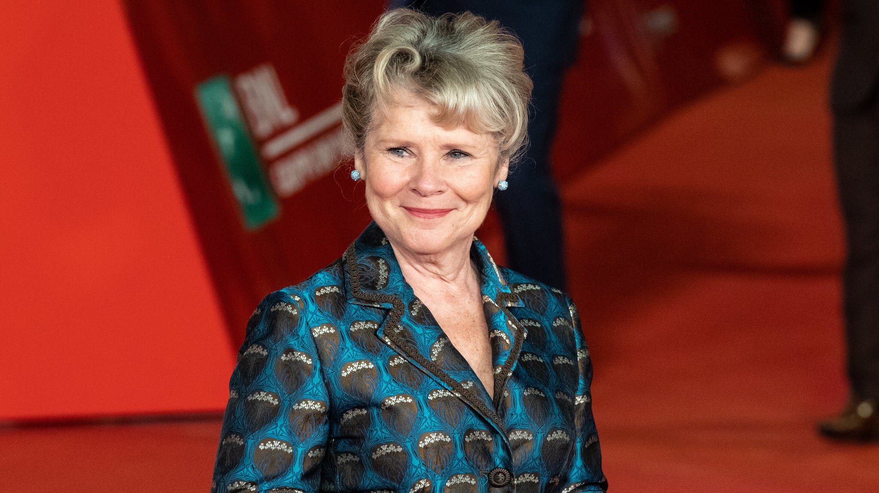 imelda staunton will play queen elizabeth final season imelda staunton will play queen elizabeth final season