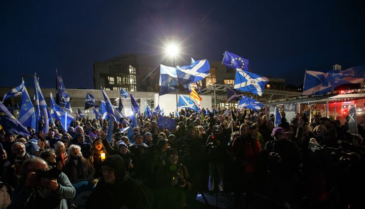 スコットランドでは、EU離脱に反対する市民たちが集会を開いた。