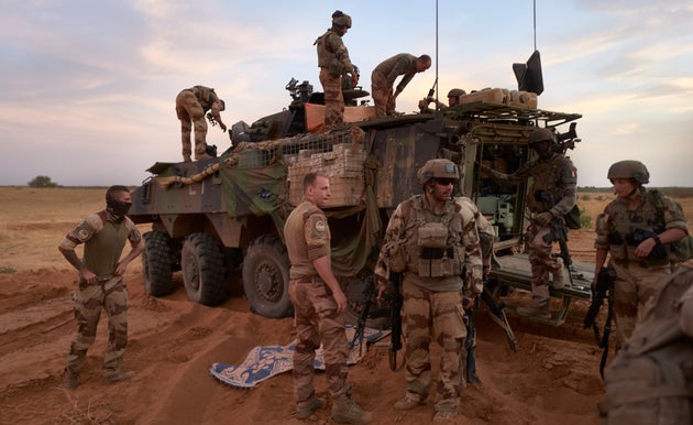Les forces françaises de l'opération Barkhane, ici le 9 novembre dans le nord du Burkina...