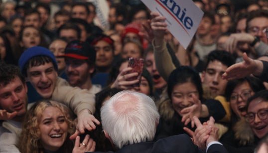 De Cardi B à Ariana Grande en passant par The Strokes, comment Sanders séduit-il les