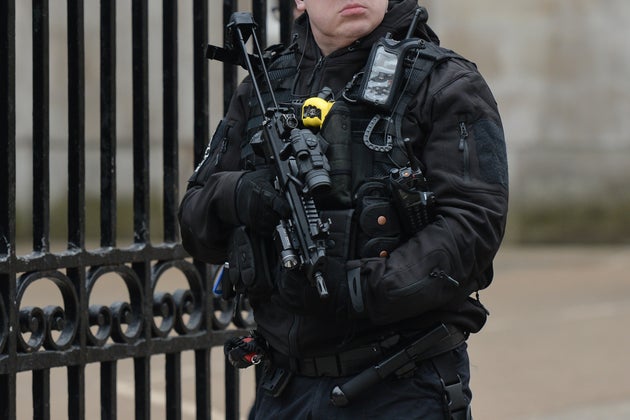 Attacco Con Coltello A Londra La Polizia Uccide L Aggressore E Terrorismo L Huffpost