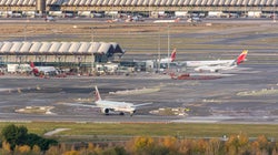 Barajas reabre tras cerrar su espacio aéreo por la presencia de