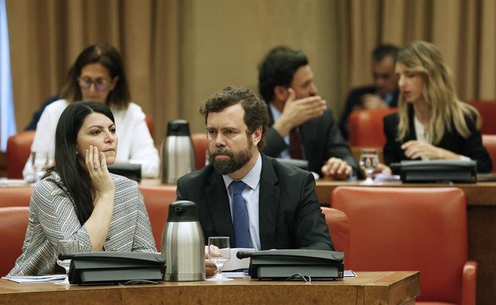 El portavoz del grupo parlamentario de Vox en el Congreso, Iván Espinosa de los Monteros, y la secretaria general, Macarena Olona.
