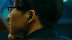 星野源さんのMVに同性カップルが出演、反響呼ぶ　「ごく普通のカップル」として描いていた