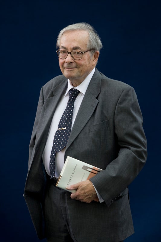 Philosophe, essayiste et critique littéraire de renom, le Franco-américain George Steiner s'est éteint lundi 3 février. Il est à la tête d'un œuvre éclectique et prolifique. >>> En savoir plus dans notre article par ici