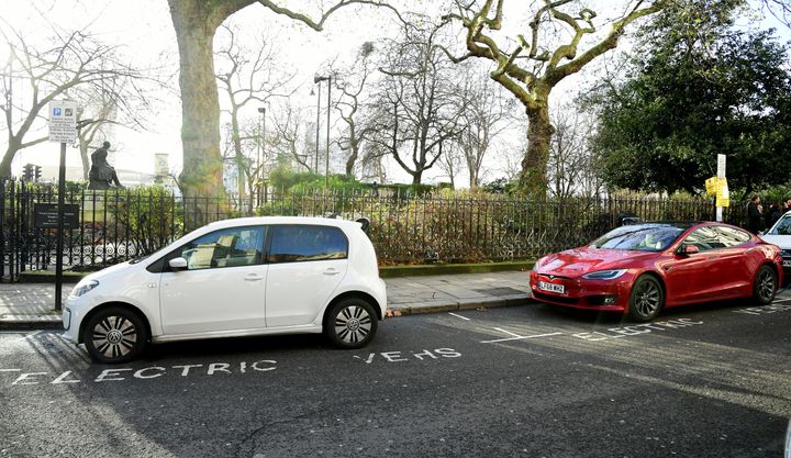 Electric cars using a charging point in London
