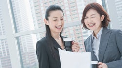 定期的な仕事の評価は大事。でも、半数の人が実際の評価に満足していないと回答。