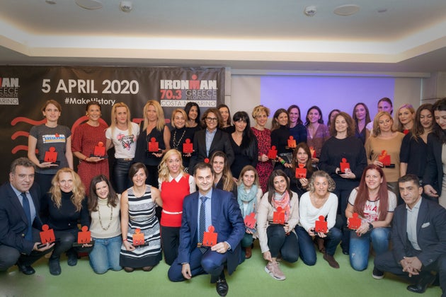 Ο υπουργός Πολιτισμού, βραβεύει τις ελληνίδες που έχουν συμμετάσχει στον πιο απαιτητικό αγώνα παγκοσμίως.