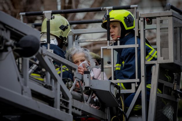 Φωτιά σε διαμέρισμα στο Φάληρο - Απεγκλωβισμός δύο