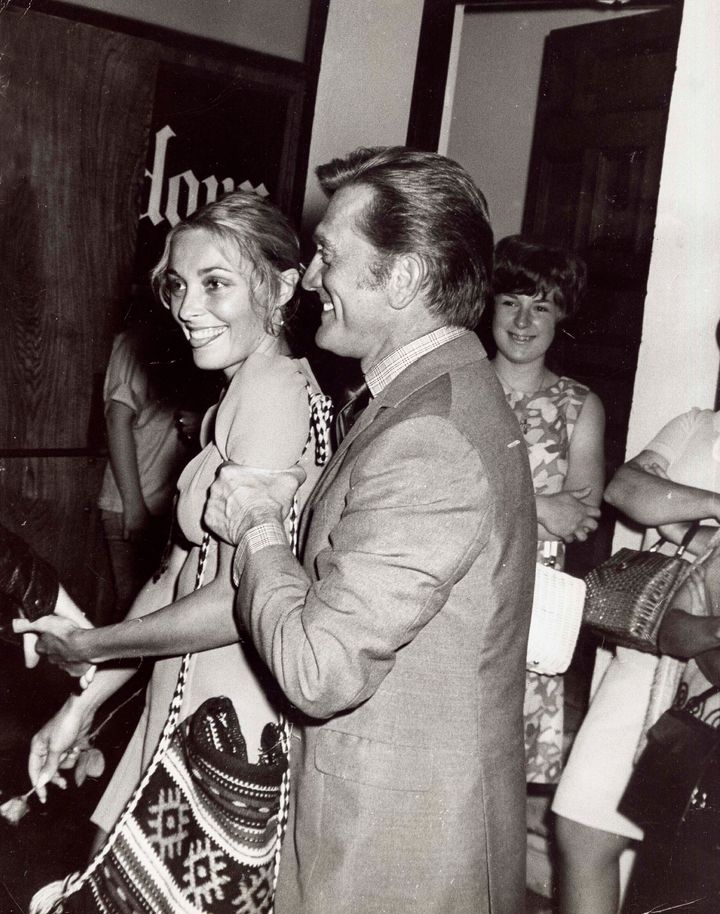 Με την ηθοποιό και σύζυγο του Ρομάν Πολάνσκι, Σάρον Τέιτ (η οποία δολοφονήθηκε άγρια τον Αύγουστο του 1969). 